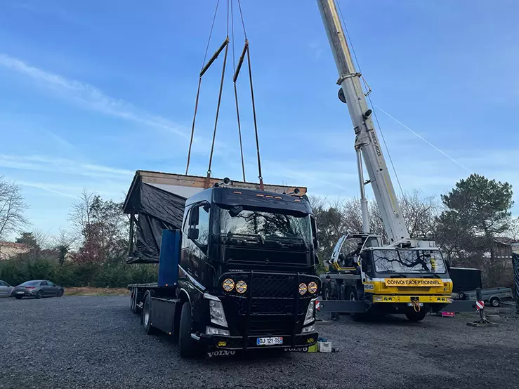 Intervention d'une grue mobile au pays basque