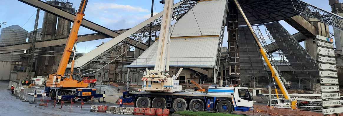 Opération de levage avec grue mobile à Thouars