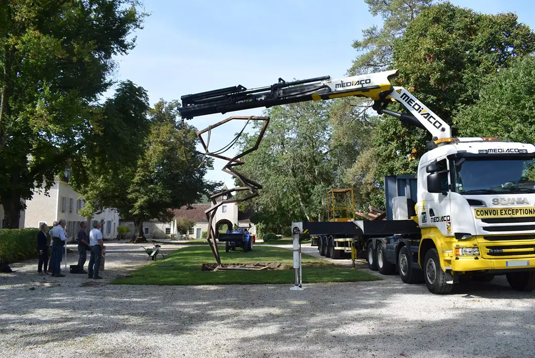 Camion bras disponible à la location Besançon