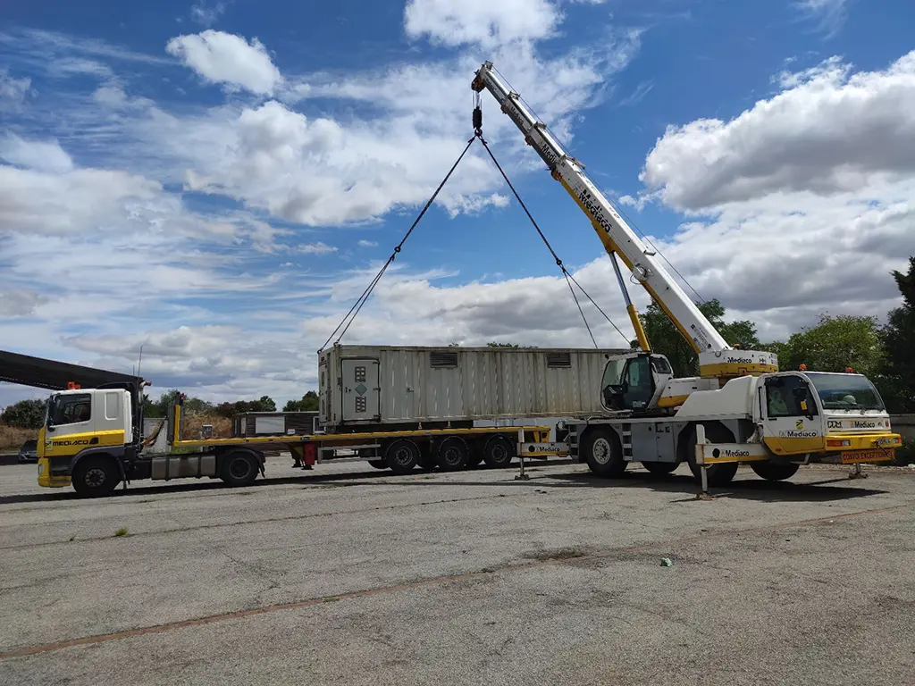 Camion grue disponible à la location Nantes