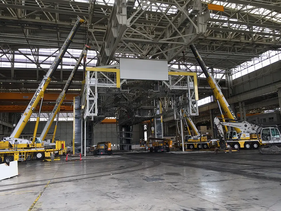 Sur site airbus, levage avec une grue mobile